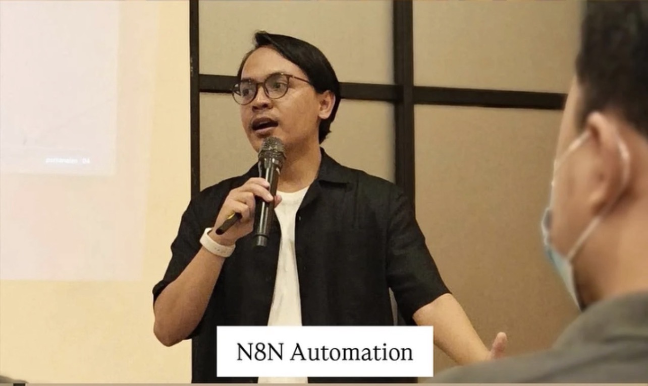 Khairul Muhtadin delivering an n8n automation training session